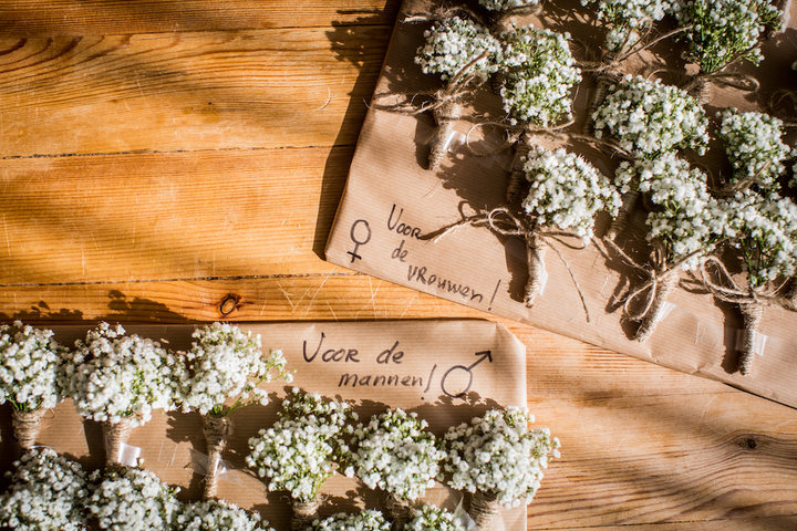 Corsage's voor de mannen en de vrouwen. Corsage's voor de mannen en de vrouwen.